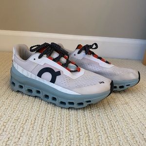 Cloudmonster frost/surf color. On cloud running shoes women’s 8.5 + men’s size 7